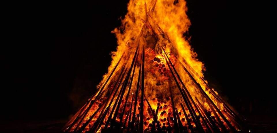 Bild enthält, Fire, Flame, Bonfire