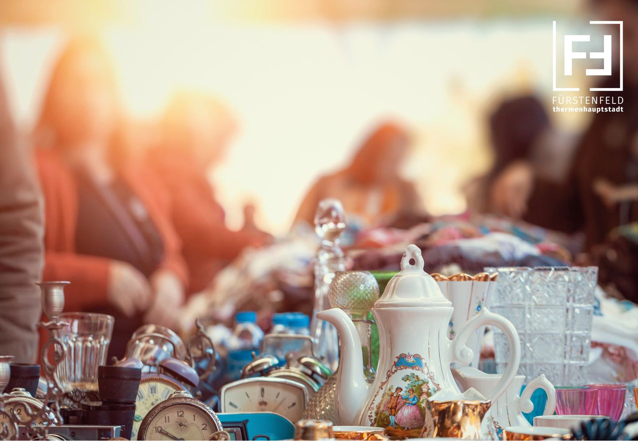 Bild enthält, Pottery, Porcelain, Adult, Female, Person, Woman, Cup, Cookware, Pot, Head