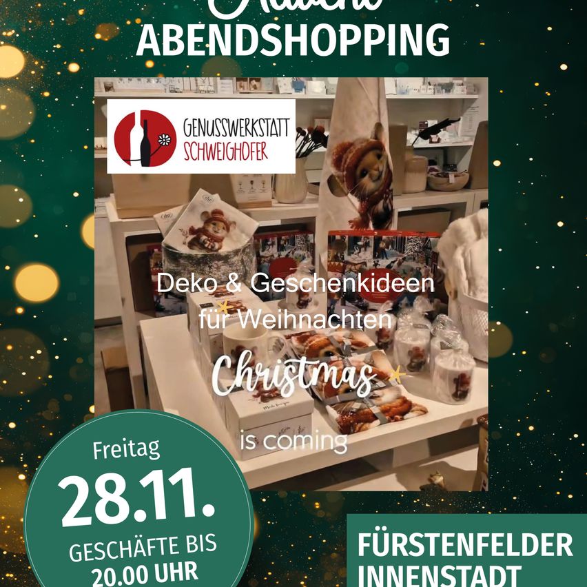 Plakat für Abendshopping-Veranstaltung. Regale mit Weihnachtsdekorationen und Geschenken. Ein grüner Kreis mit dem Datum 28.11 und der Aufschrift Geschäfte bis 20.00 Uhr. Oben steht Genusswerkstatt Schweighofer und Deko & Geschenkideen für Weihnachten. Weihnachten kommt.