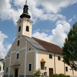 Bild enthält, Architecture, Building, Monastery, Bell Tower, Tower, Arch, Gothic Arch, Church, Clock Tower