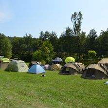 Bild enthält, Camping, Outdoors, Tent, Architecture, Building, Shelter, Person, Nature