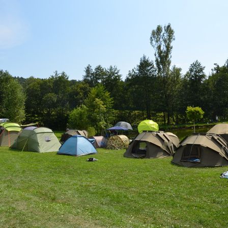 Bild enthält, Camping, Outdoors, Tent, Architecture, Building, Shelter, Person, Nature