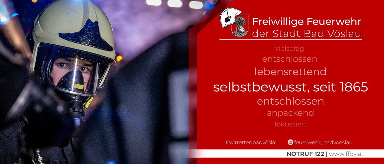 Ein Feuerwehrmann in einem Helm und einer Gasmaske ist in einem dunklen Raum. Das Wort selbst ist auf der rechten Seite angezeigt.