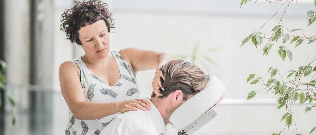 Bild enthält, Person, Head, Face, Hairdresser