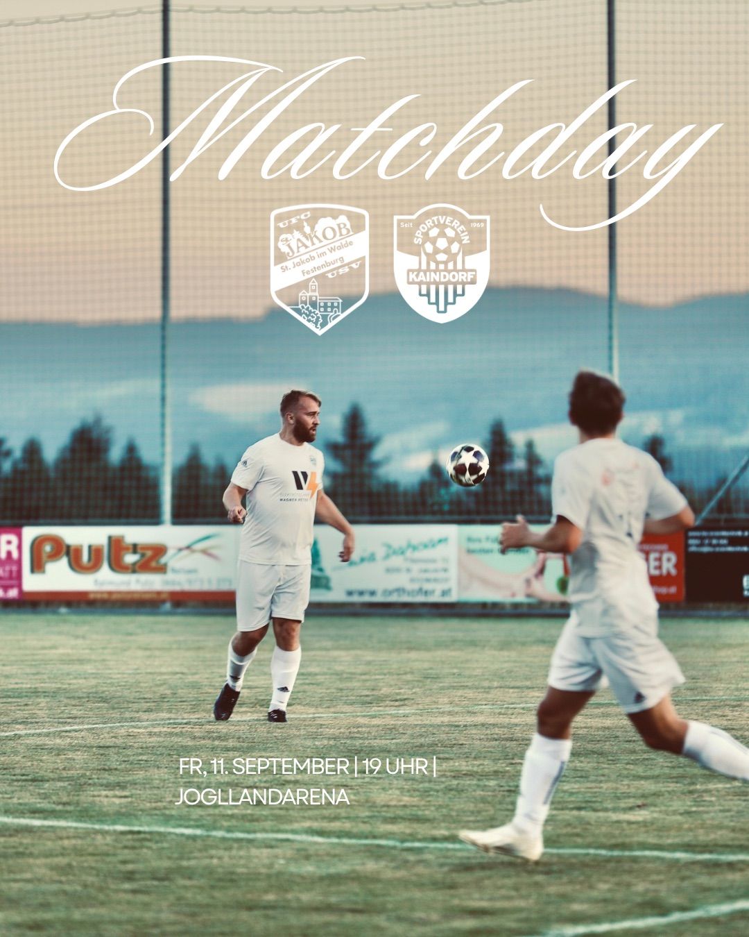 Zwei Fußballspieler sind auf einem Feld mit einem Fußball in der Luft. Im Hintergrund ist ein Zaun, Berge und ein Banner mit Putz zu sehen. Der Text lautet Matchday und das Datum ist der 11. September.