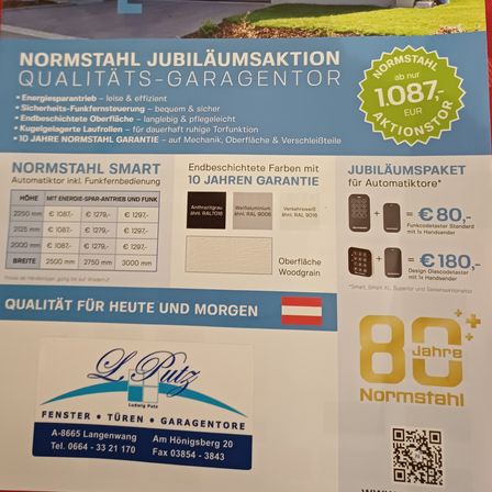 Ein Werbeflyer für einen Garagentorverkauf, der ein Haus mit Garagentor zeigt und energiesparende, einfach zu bedienende und sichere Garagentorsysteme hervorhebt. Es enthält Details zu verschiedenen Größen, Preisen und Garantieinformationen.