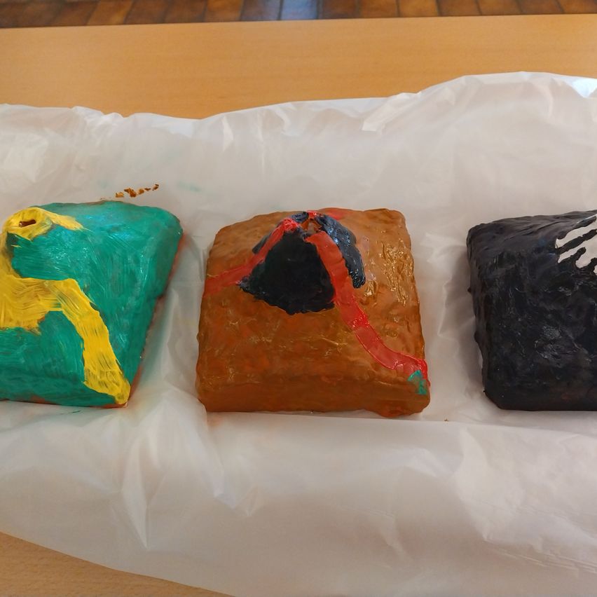 Bild enthält, Cream, Dessert, Food, Icing, Bread, Birthday Cake, Cake, Sweets