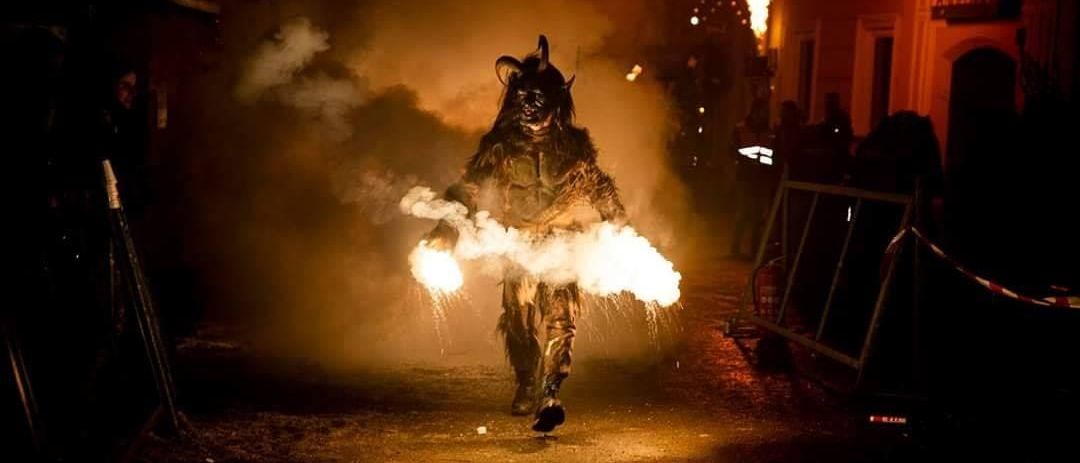 Bild enthält, Person, Fire