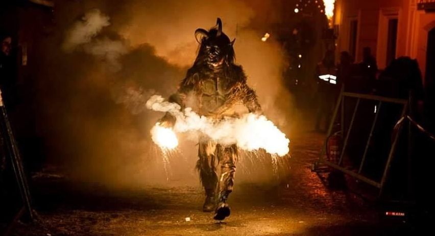 Bild enthält, Person, Fire