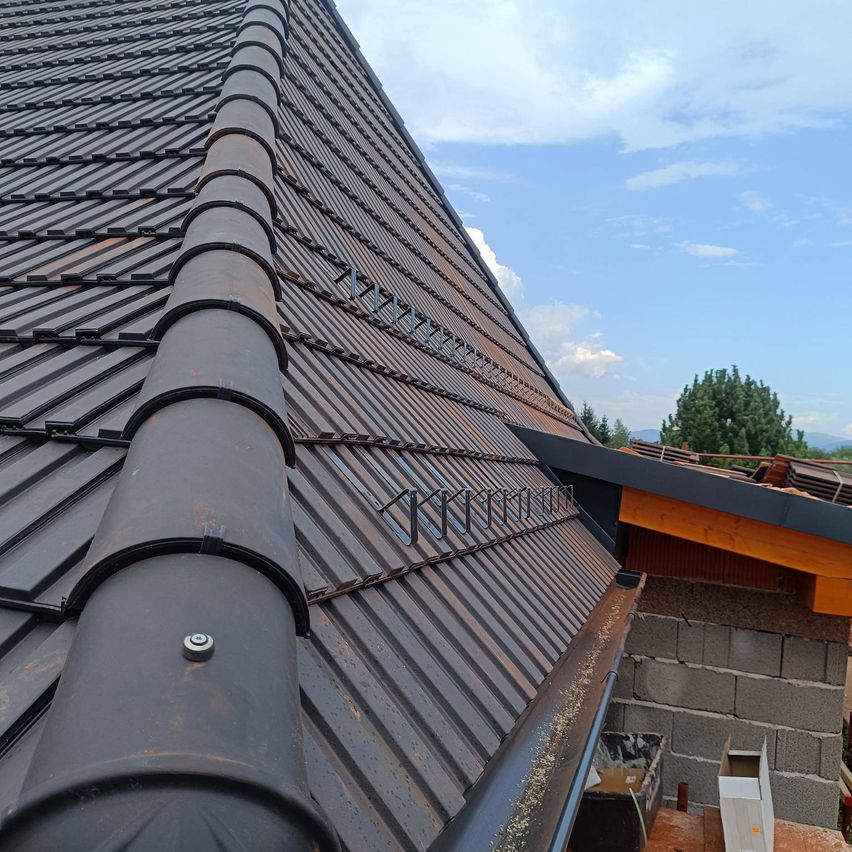 Bild enthält, Architecture, Building, House, Housing, Roof, Home Damage, Roof Damage