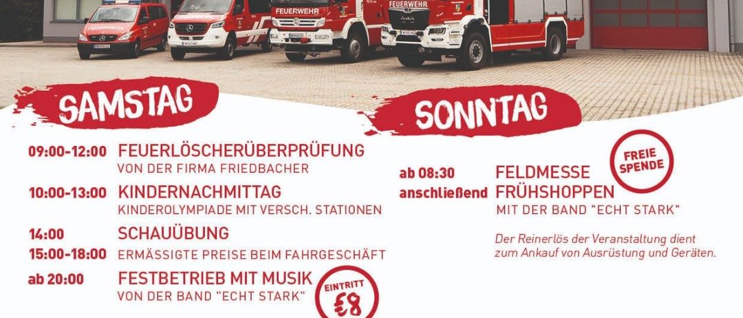 Plakat für ein Feuerwehrfest. Das Ereignis findet am 15. Juni statt. Drei Feuerwehrwagen sind vor der Feuerwache geparkt. Ein Gebäude steht hinter den Trucks mit der Nummer 122. Es gibt eine offene Garagentür.