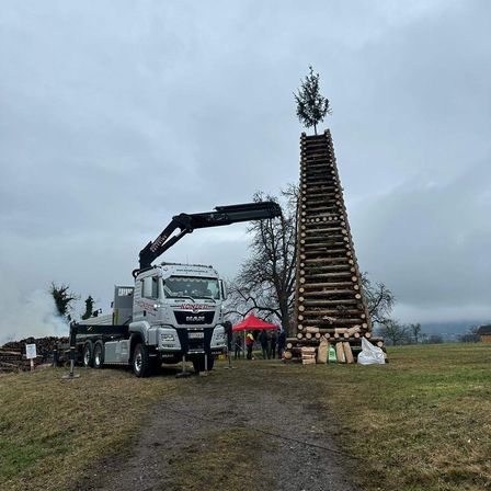 Bild enthält, Outdoors, Nature, Person, Machine, Wheel