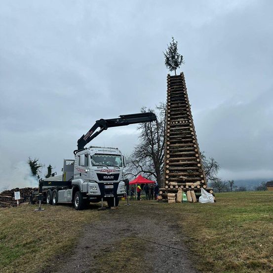 Bild enthält, Outdoors, Nature, Person, Machine, Wheel