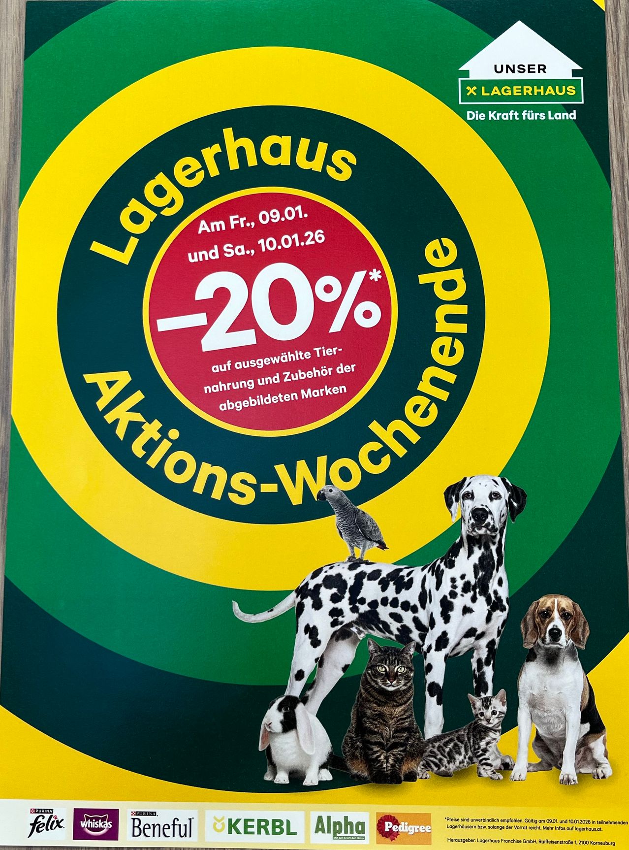 Werbeplakat für Lagerhaus mit 20% Rabatt auf ausgewählte Tierfuttermarken vom Freitag, 09.01.2021, bis Samstag, 10.01.26. Es zeigt ein Bild eines Dalmatiners, einer Katze und eines Beagles.
