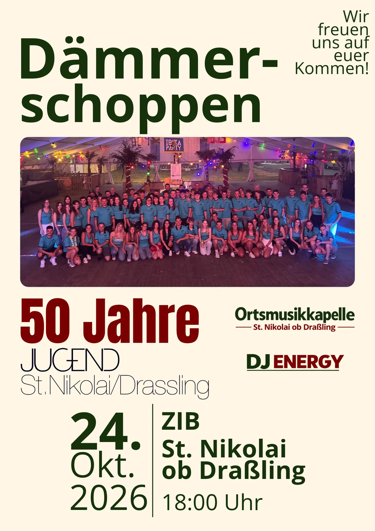 Ein Plakat für ein 50-jähriges Jubiläumsereignis, das eine Gruppe von Menschen in blauen T-Shirts vor einem dekorierten Veranstaltungsort zeigt.