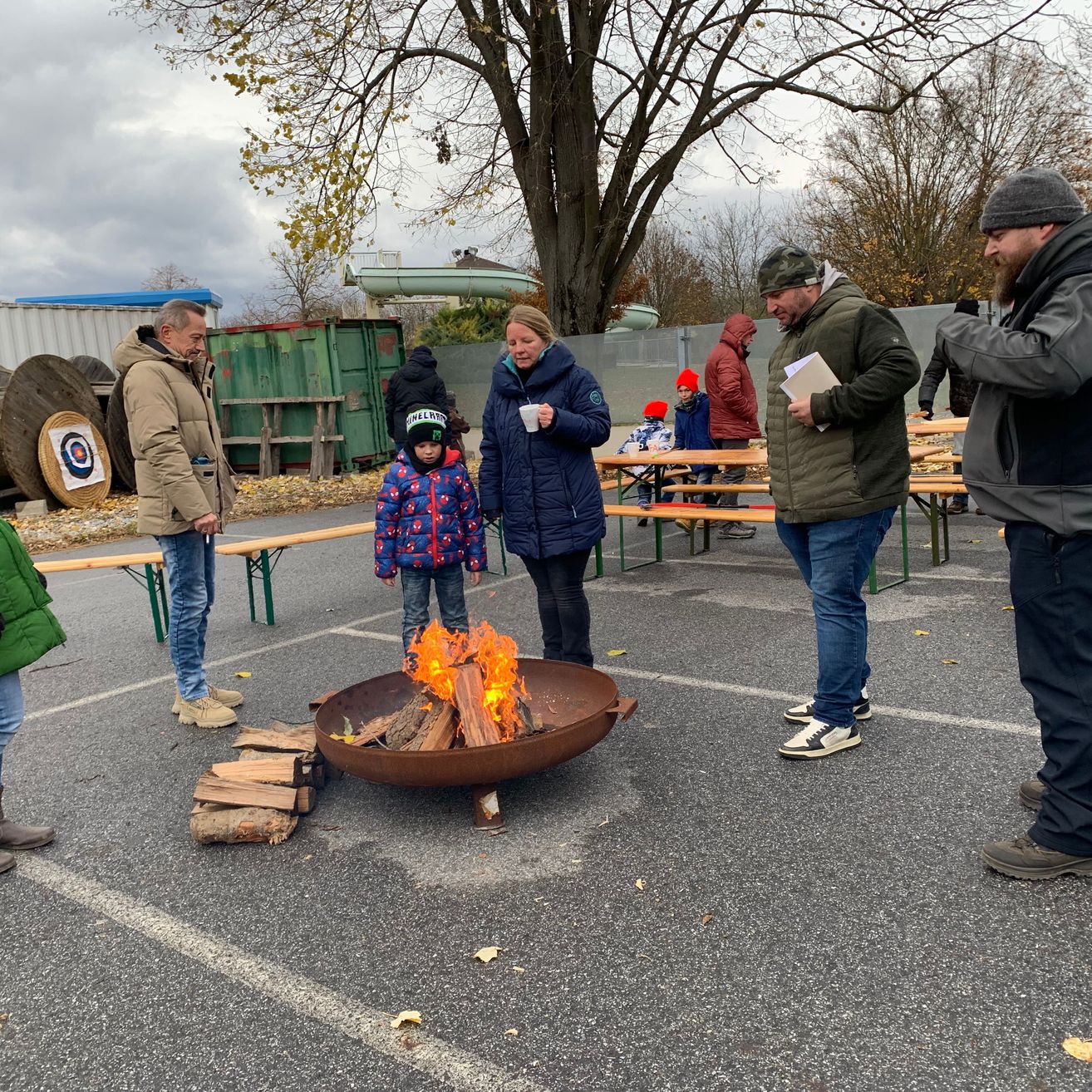 Bild enthält, Glove, Shoe, Person, Adult, Male, Man, Hat, People, Glasses, Pants