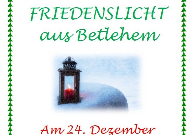 Ein Bild zeigt eine Laterne mit einer brennenden Kerze im Schnee, mit dem Text 'Friedenslicht aus Bethlehem' und 'Am 24. Dezember von 8 - 12 Uhr beim Feuerwehrhaus' in Rot und Grün. Das Bild hat einen weißen Rand mit grünen Tannenbäumen.