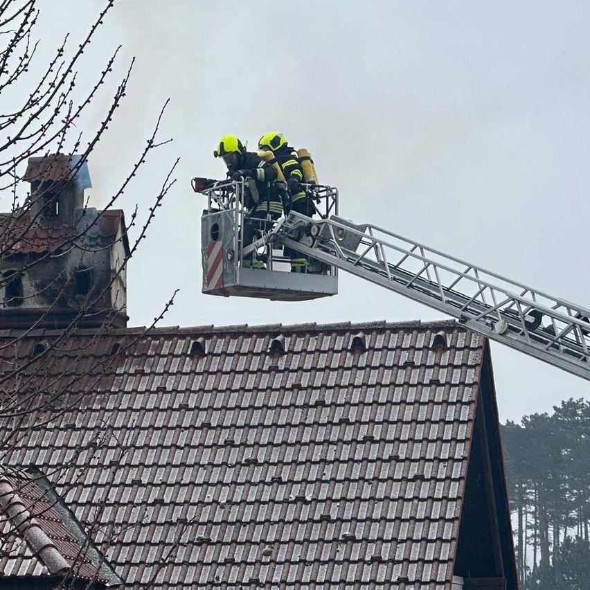 Bild enthält, Person, Worker, Bridge, Home Damage, Roof Damage