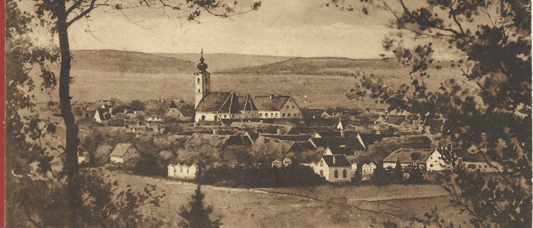 Ein historisches Gemälde zeigt Altenmarkt bei Furstenfeld mit einer zentralen Kirche, zahlreichen Häusern und einer ruhigen Landschaft mit Bäumen und Hügeln im Hintergrund.