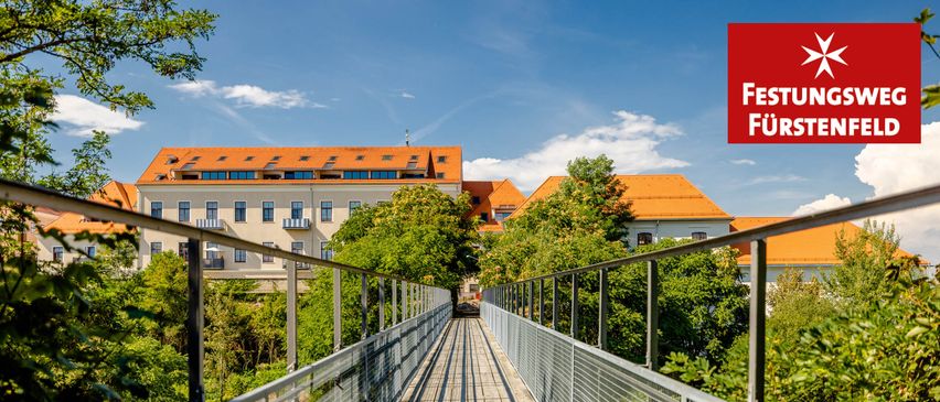 Bild enthält, City, Railing, Handrail, Urban, Path, Walkway, Outdoors, Garden, Building, Road