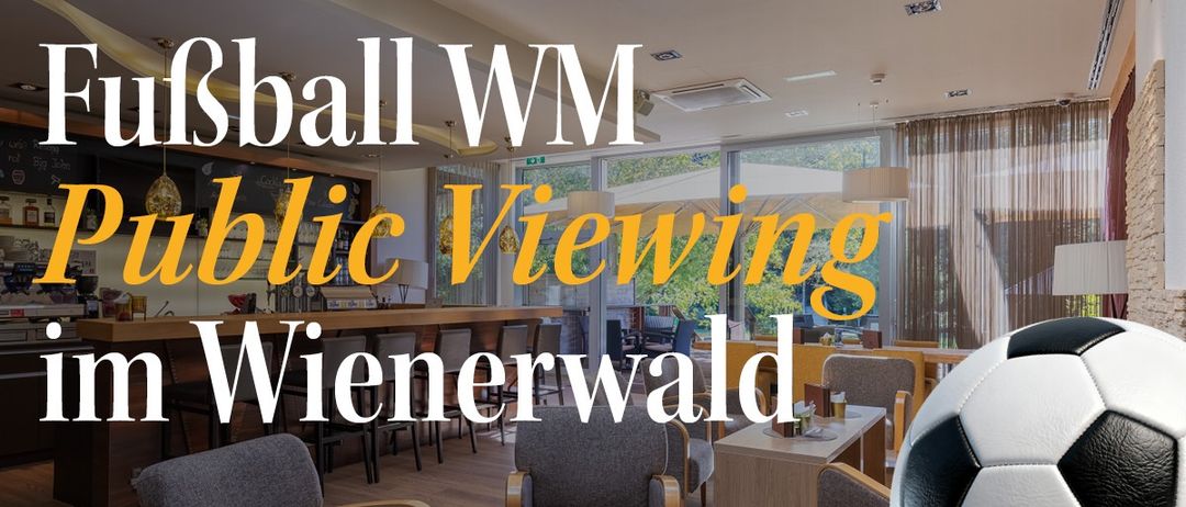 Ein Indoor-Fußball-Schaubereich in einer Lounge mit Bar und Stühlen, mit großen Textüberlagerungen, die Ball WM Public Viewing Wienerwald lauten.