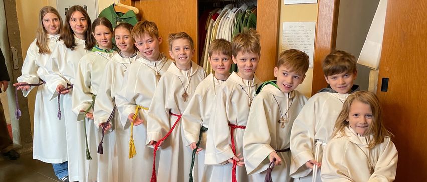 Bild enthält, People, Person, Child, Female, Girl, Boy, Male, Adult, Woman, Face