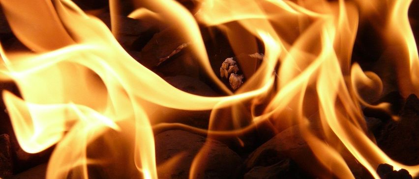Bild enthält, Fire, Flame, Person