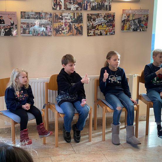 Bild enthält, Pants, Jeans, Female, Girl, Person, Teen, Boy, Child, Male, People