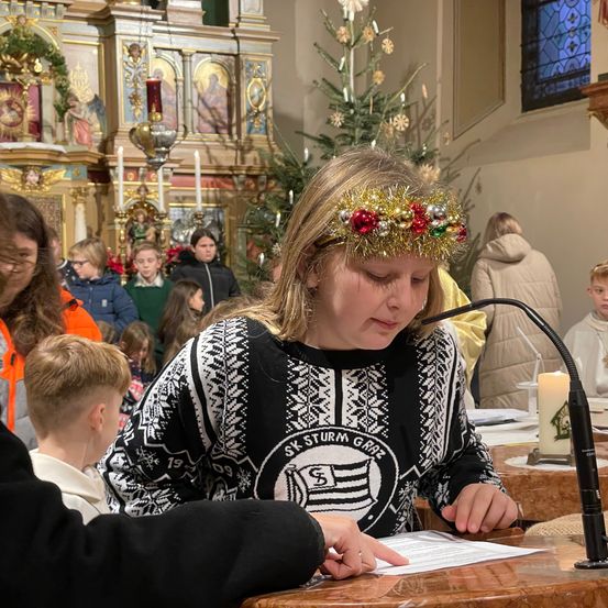 Bild enthält, Adult, Female, Person, Woman, Male, Man, Boy, Child, People, Face