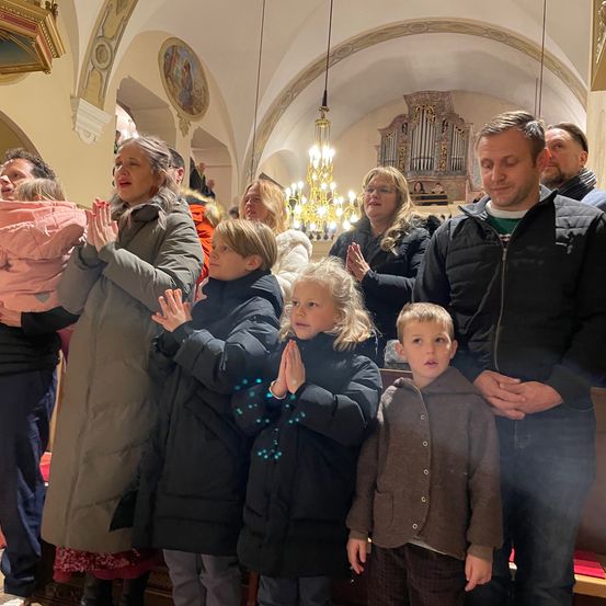 Bild enthält, People, Person, Adult, Female, Woman, Male, Man, Boy, Child, Jacket