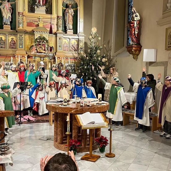 Bild enthält, Adult, Female, Person, Woman, Boy, Child, Male