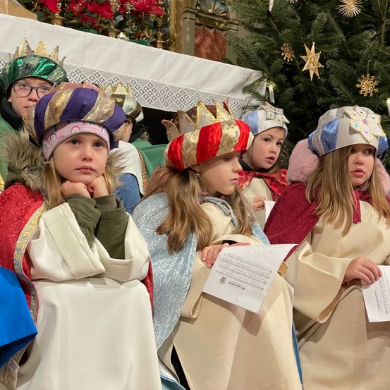 Bild enthält, Adult, Female, Person, Woman, People, Face, Head, Accessories, Glasses