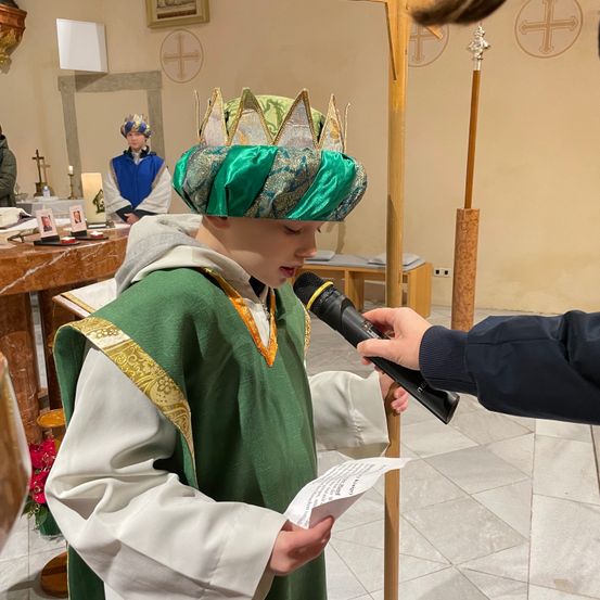 Bild enthält, Person, Priest, Adult, Male, Man, Face, Head