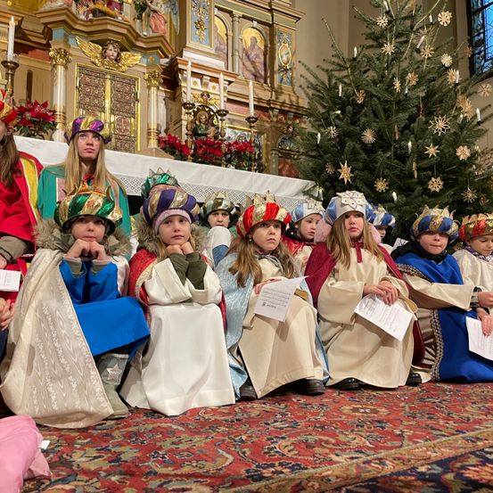 Bild enthält, Adult, Female, Person, Woman, Face, Head, Bridegroom, Male, Man, Wedding