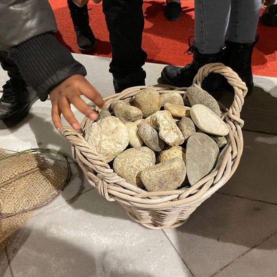 Bild enthält, Clothing, Footwear, Shoe, Art, Person, Handicraft, Boy, Child, Male