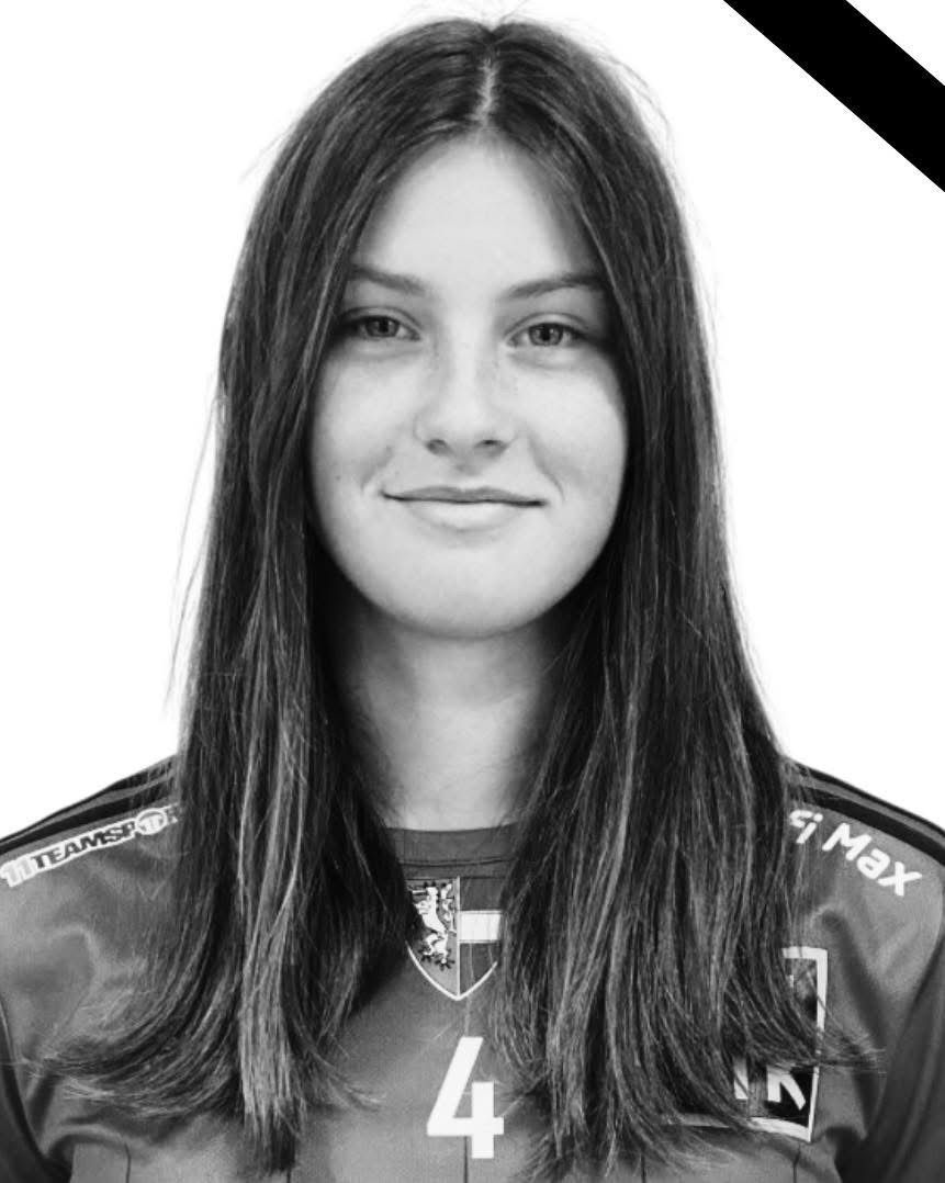 Bild enthält, Face, Head, Person, Photography, Portrait, Neck, Adult, Female, Woman, Smile