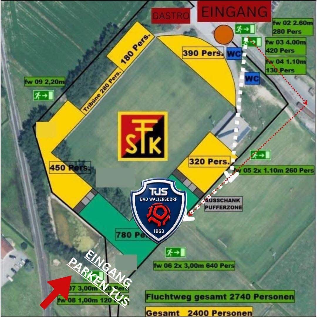 Eine Karte, die ein Layout eines Stadions mit verschiedenen Bereichen für unterschiedliche Kapazitäten und Einrichtungen wie Toiletten und Trinkbrunnen zeigt. Die Karte zeigt eine Gesamtkapazität von 2400 Personen.