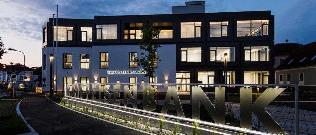 Bild enthält, City, Building, Office Building, Condo, Housing, Urban, Waterfront, Road, Street