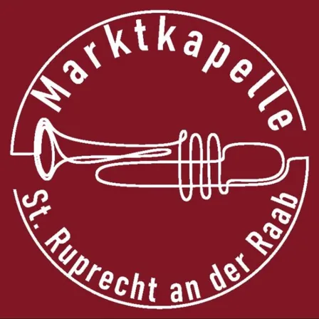 Das Logo der St. Rupert Kapelle an der Raab zeigt eine Trompete, umgeben von den Worten 'Marktkapelle'. Der Hintergrund ist burgunderrot.