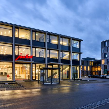 Bild enthält, Building, Office Building, City, Road, Street, Urban, Condo, Housing, Car, Hotel