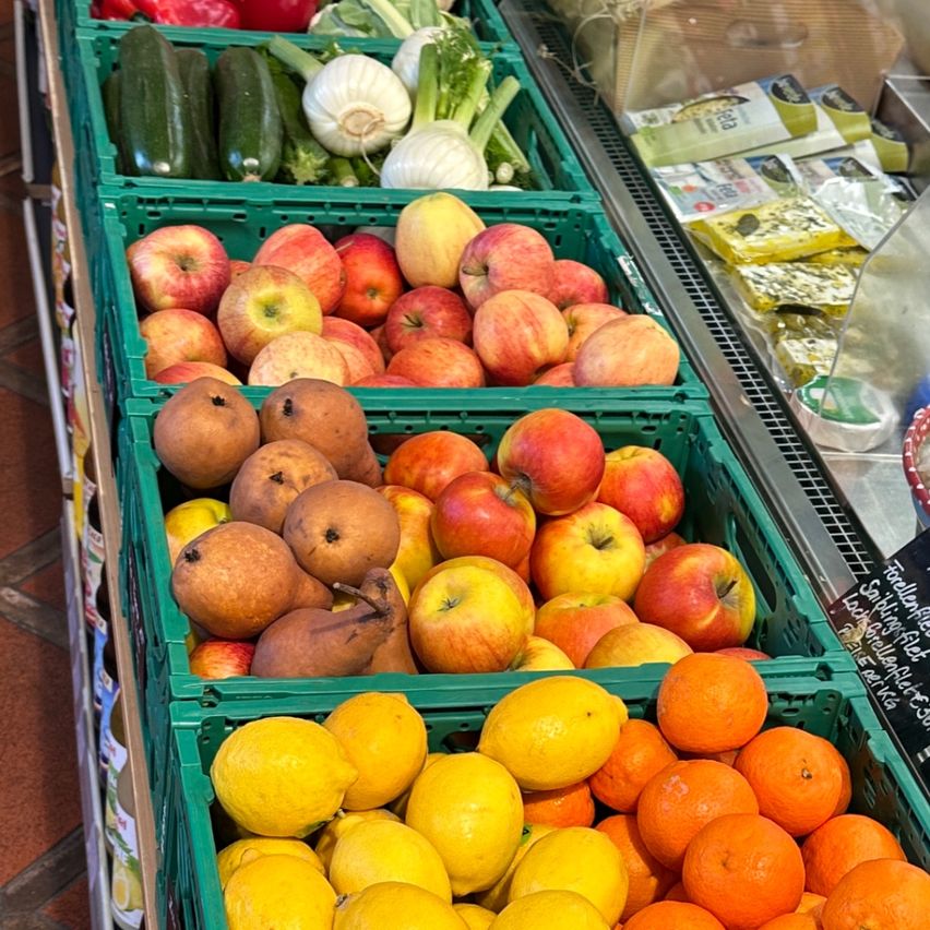 Bild enthält, Citrus Fruit, Food, Fruit, Plant, Produce, Orange, Shop, Indoors, Market, Grocery Store