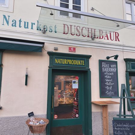 Bild enthält, Architecture, Building, Cafe, Indoors, Restaurant, Shop, Deli, Blackboard