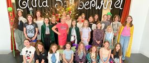 Bild enthält, Photography, People, Person, Pants, Portrait, Jeans, Boy, Male, Teen, Girl