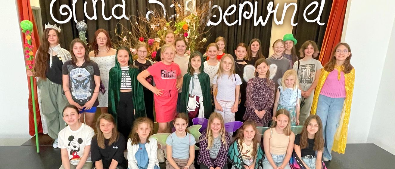 Bild enthält, Photography, People, Person, Pants, Portrait, Jeans, Boy, Male, Teen, Girl