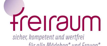 Das Freiraum-Logo zeigt einen violetten Kreis mit einem stilisierten 'F' in der Mitte, begleitet von dem Slogan 'sicher, kompetent und wertfrei für alle Mädchen und Frauen'. Das Design verwendet eine moderne, serifenlose Schrift.