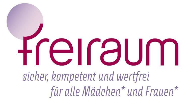 Das Freiraum-Logo zeigt einen violetten Kreis mit einem stilisierten 'F' in der Mitte, begleitet von dem Slogan 'sicher, kompetent und wertfrei für alle Mädchen und Frauen'. Das Design verwendet eine moderne, serifenlose Schrift.
