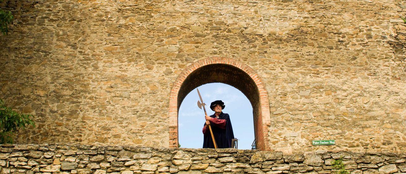 DurchgangStadtmauer_Nachtwchter_Weiser_NewmanRita