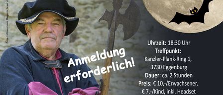 Ein Plakat für eine geführte Nachttour in Eggenburg, mit einem Mann in mittelalterlicher Kleidung, einer Fledermaus und einem Mond. Es enthält Details wie Datum, Uhrzeit, Treffpunkt, Dauer und Kosten.