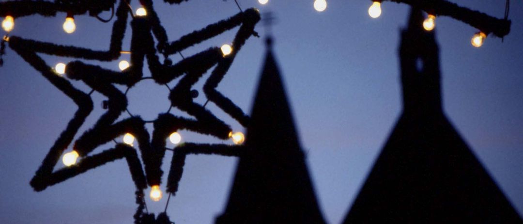 Bild enthält, Lighting, Flare, Light, Chandelier, Lamp, Nature, Night, Outdoors