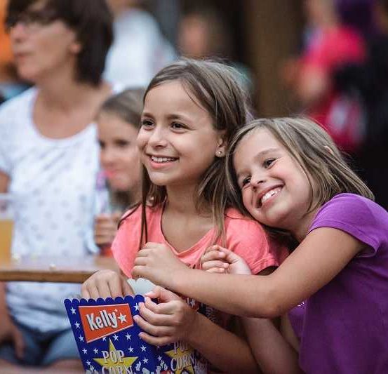 k-Mondscheinkino_Kinder-Mdchenlachend_SommerMartin(2)